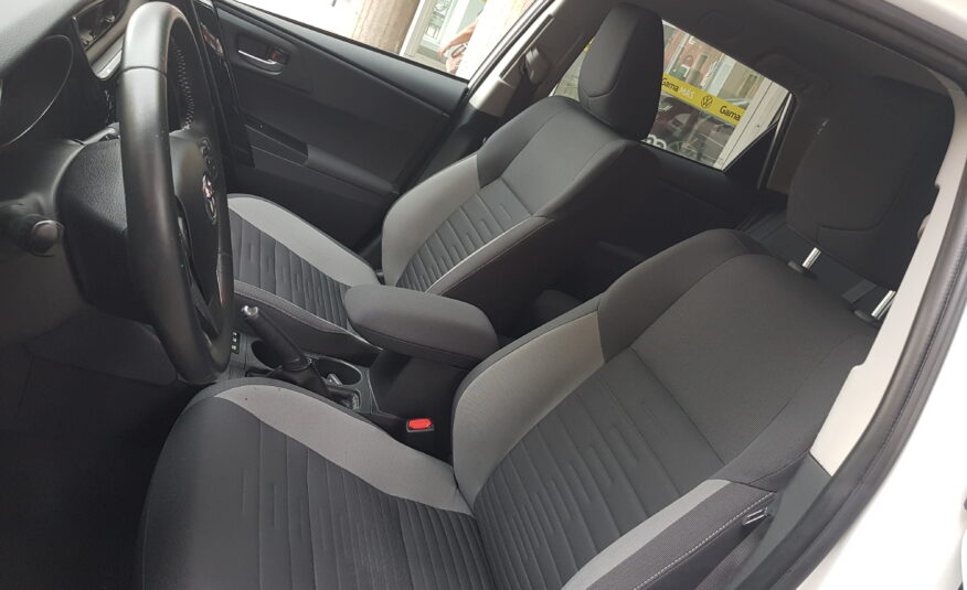 TOYOTA auris touring hibrido