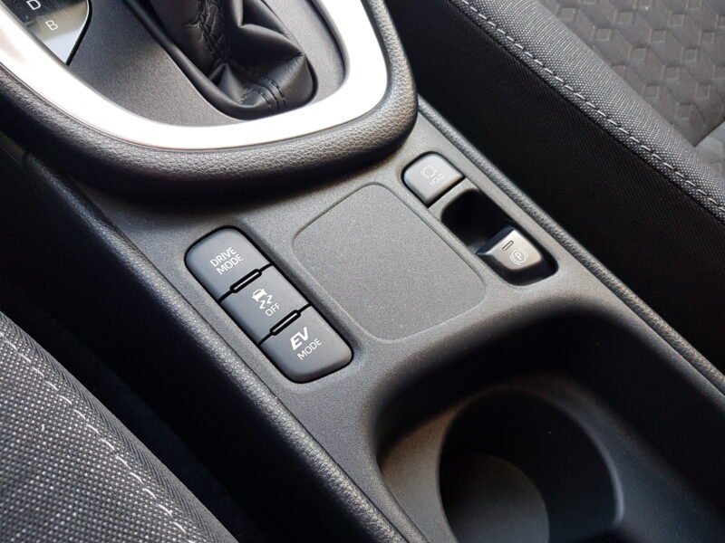 TOYOTA Yaris hibrido