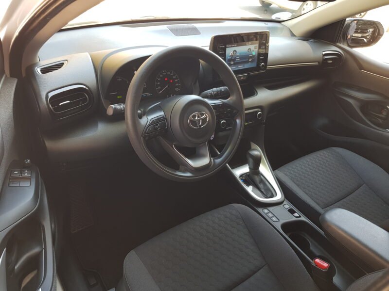 TOYOTA Yaris hibrido