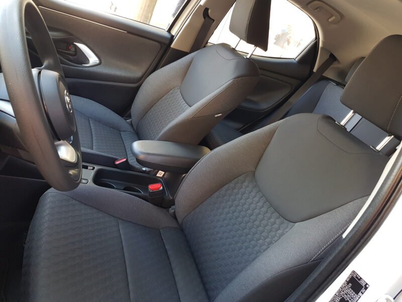 TOYOTA Yaris hibrido