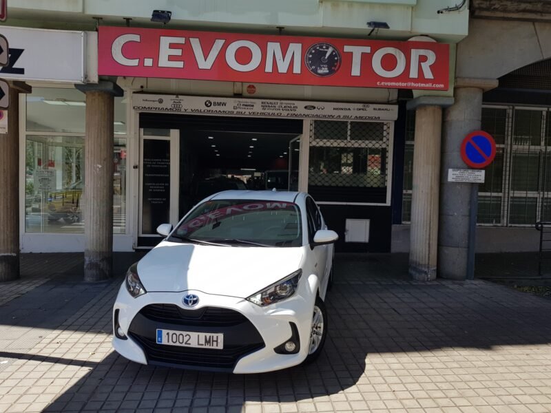 TOYOTA Yaris hibrido