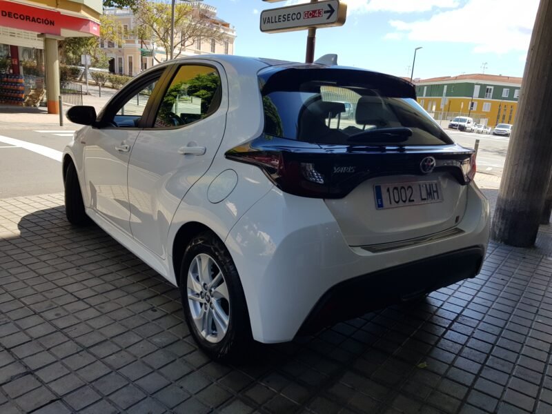 TOYOTA Yaris hibrido