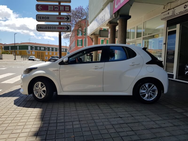 TOYOTA Yaris hibrido
