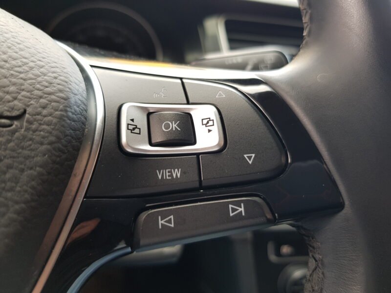 VOLKSWAGEN Golf Business