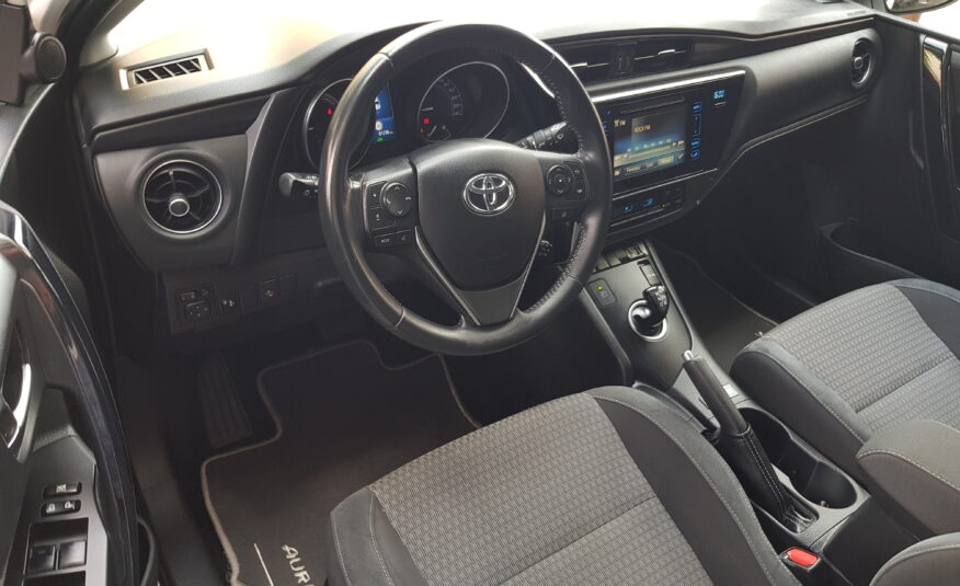 TOYOTA Auris advance