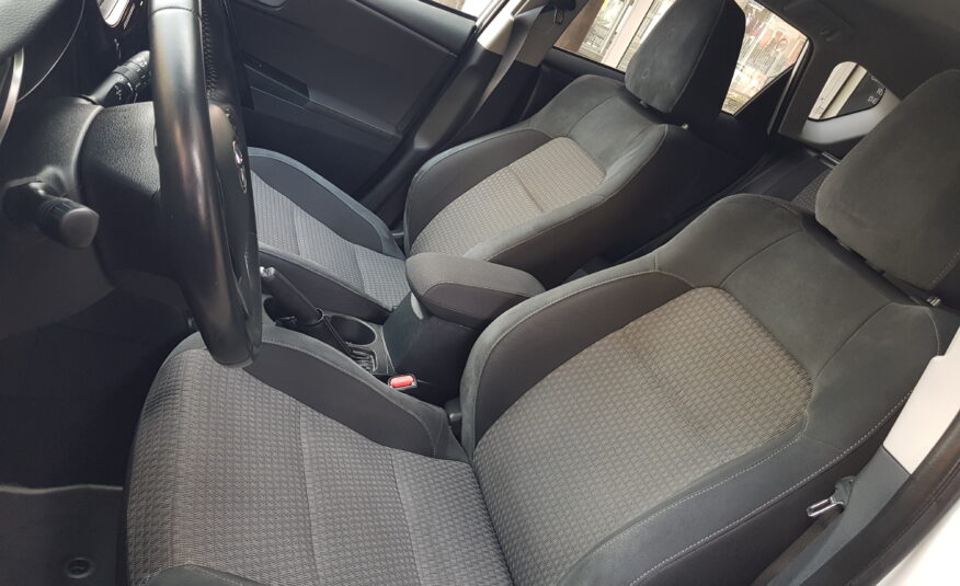 TOYOTA Auris advance