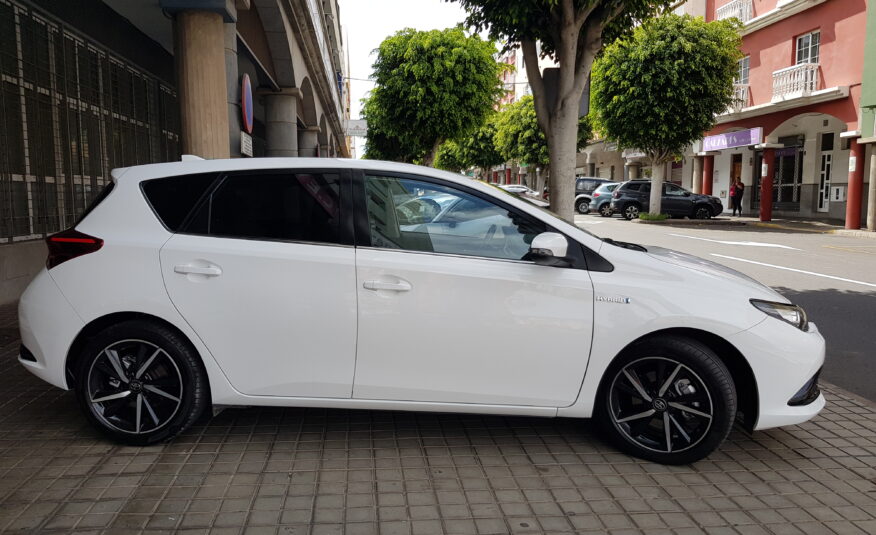TOYOTA Auris advance