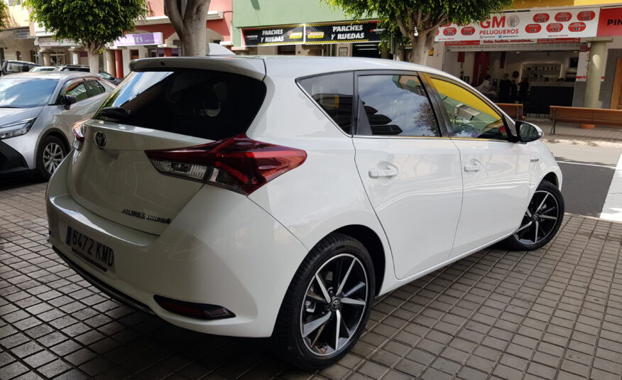 TOYOTA Auris advance
