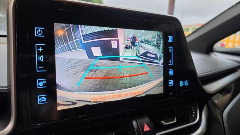 TOYOTA chr avance pack plus