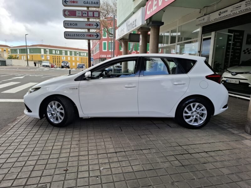 TOYOTA Auris 1.8 HIBRID BUSINESS