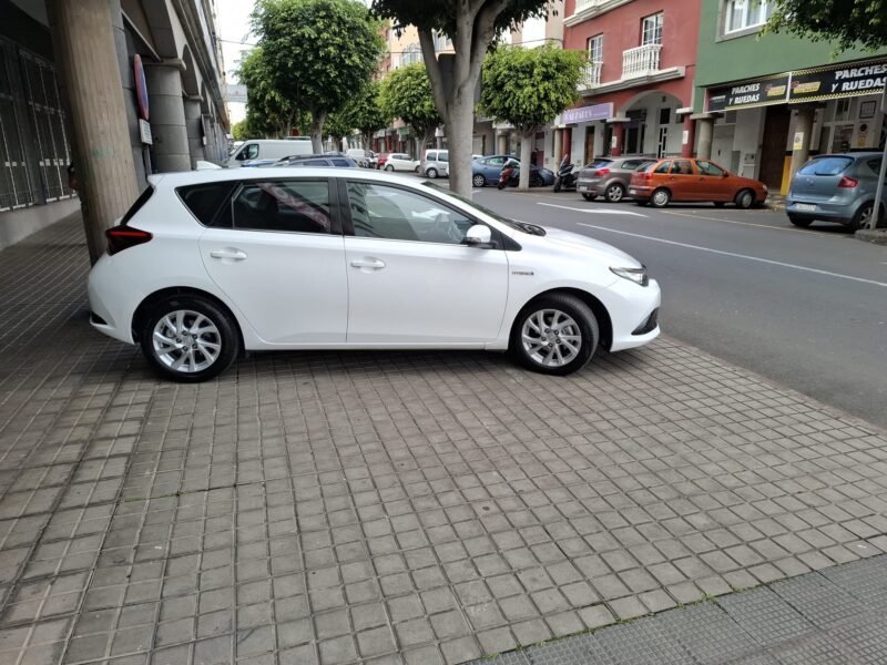 TOYOTA Auris 1.8 HIBRID BUSINESS