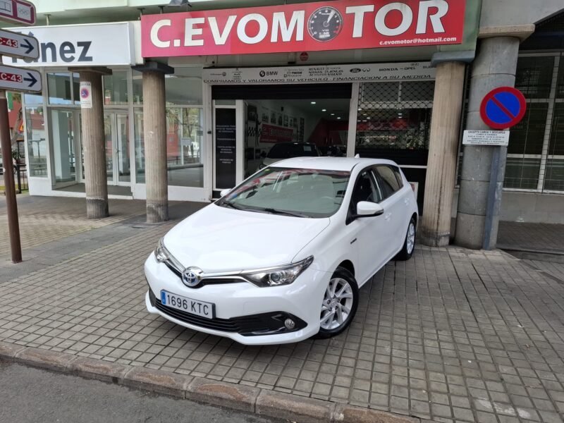 TOYOTA Auris 1.8 HIBRID BUSINESS