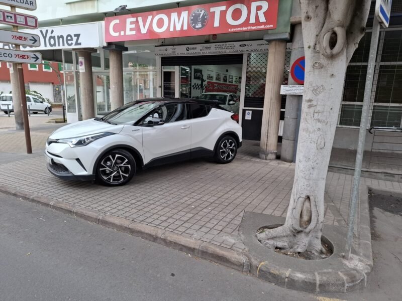 TOYOTA C-HR ADVANCE
