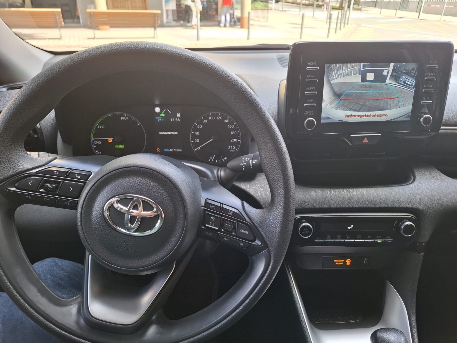 TOYOTA YARIS Híbrido BUSSINES PLUS