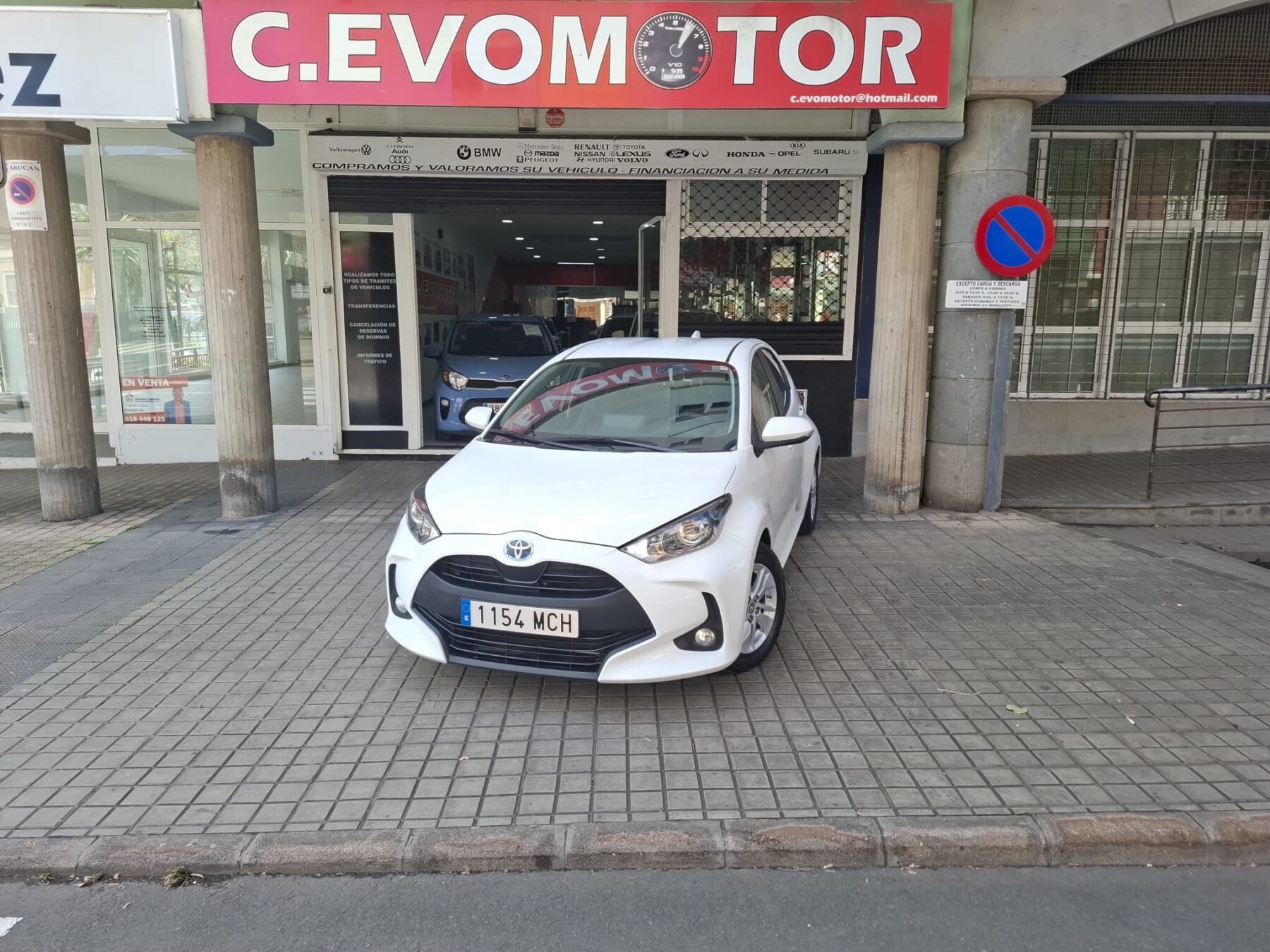 TOYOTA YARIS Híbrido BUSSINES PLUS
