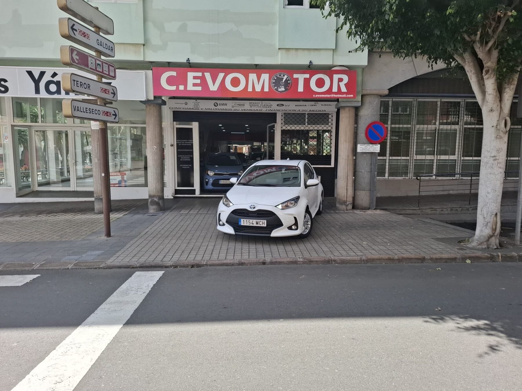 TOYOTA YARIS Híbrido BUSSINES PLUS