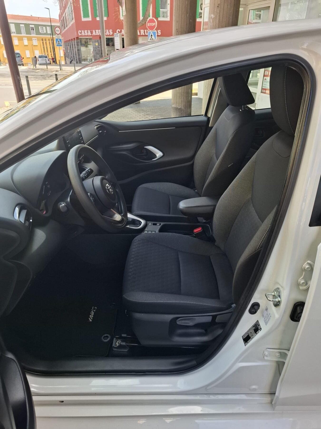 TOYOTA YARIS Híbrido BUSSINES PLUS