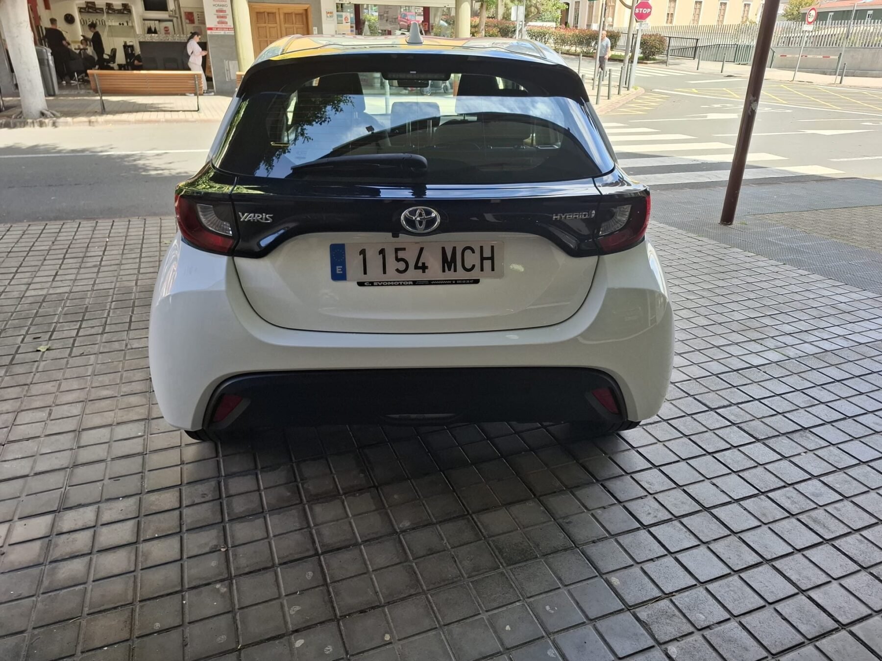 TOYOTA YARIS Híbrido BUSSINES PLUS