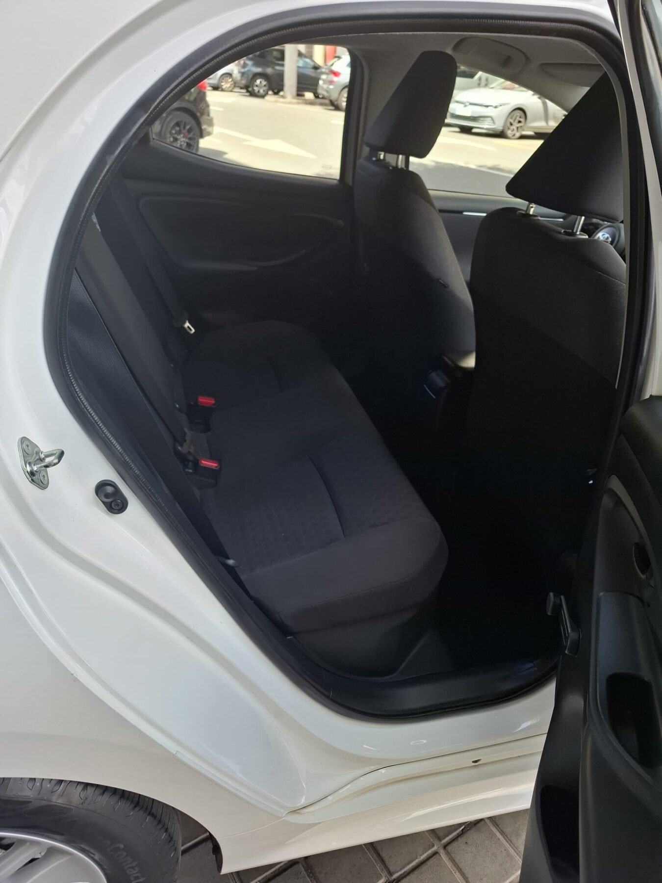 TOYOTA YARIS Híbrido BUSSINES PLUS