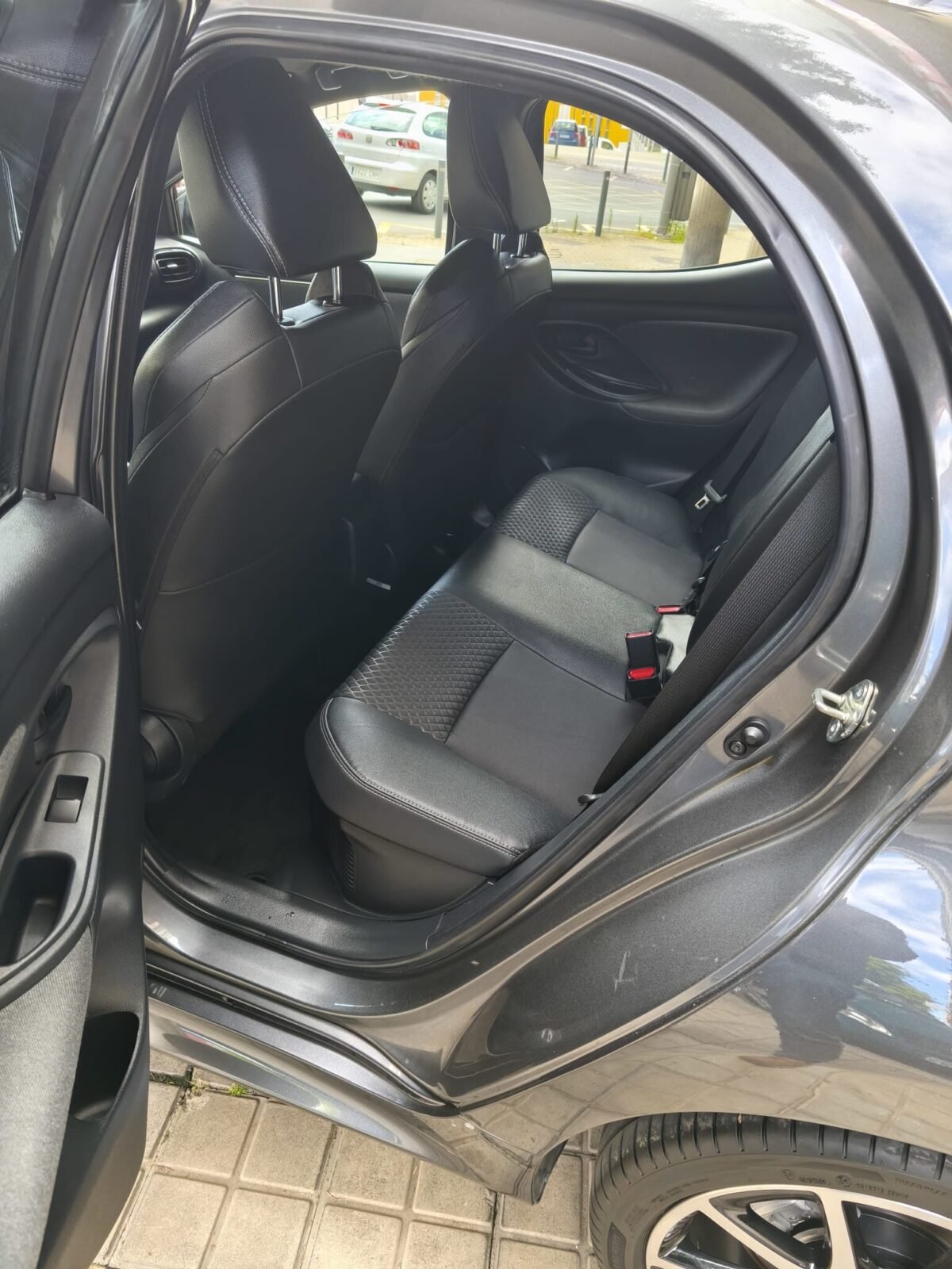 TOYOTA YARIS Premier Edition