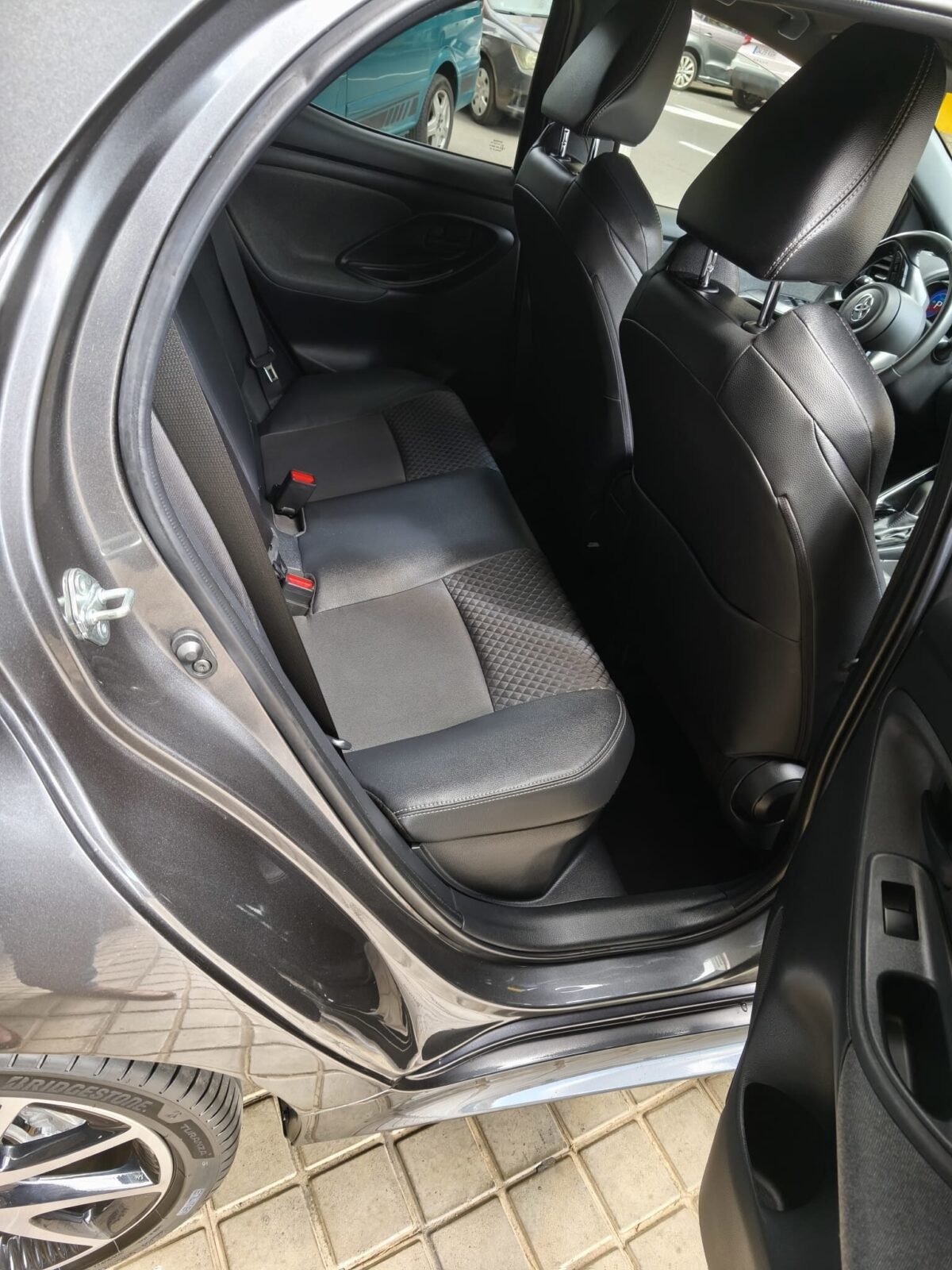 TOYOTA YARIS Premier Edition