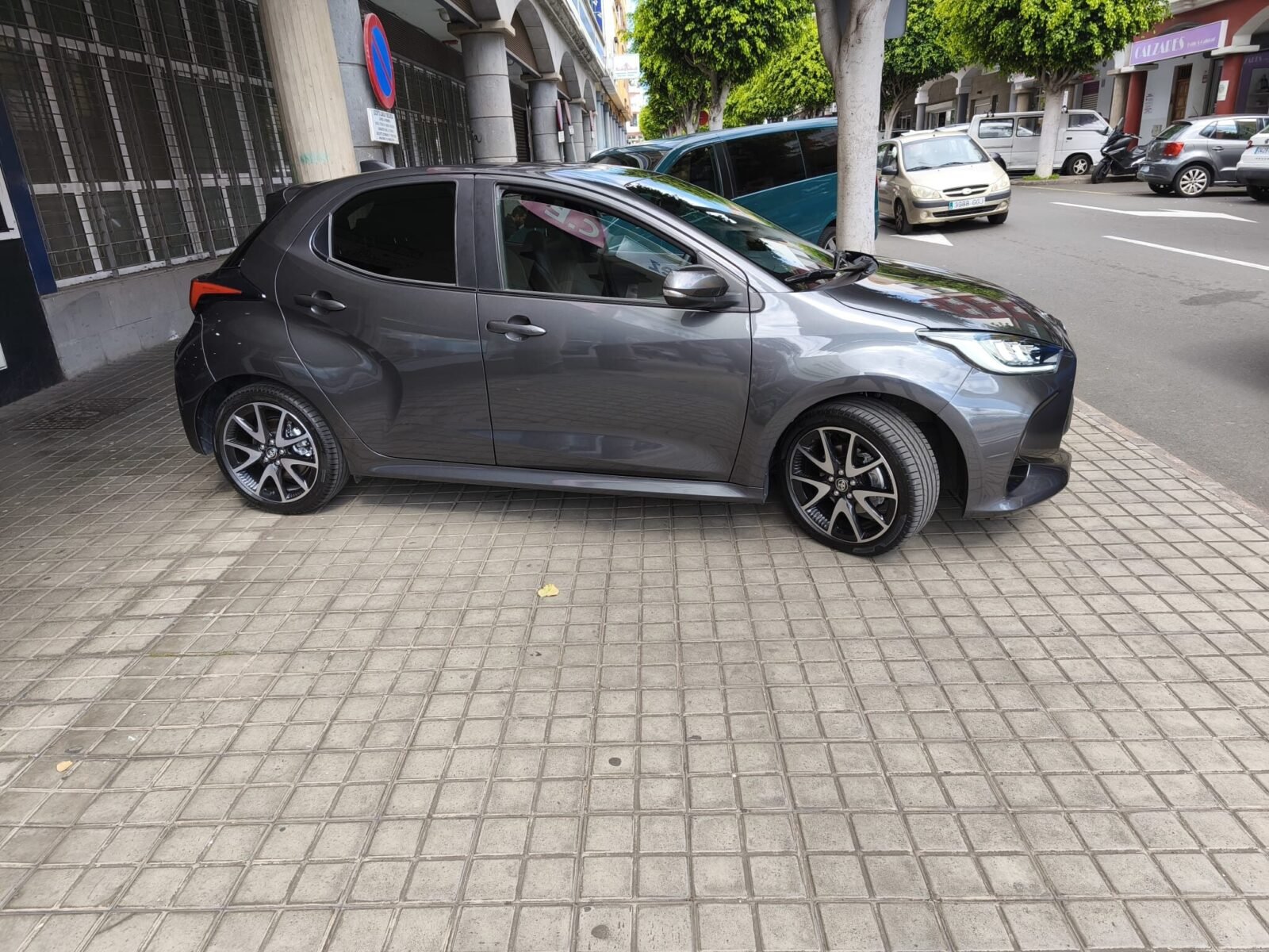 TOYOTA YARIS Premier Edition