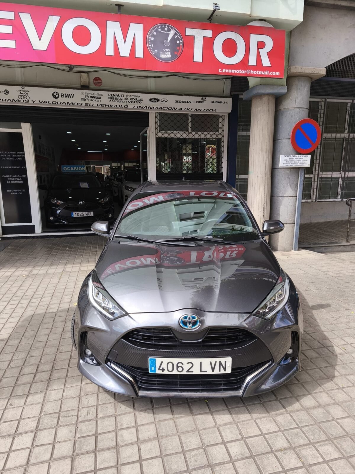 TOYOTA YARIS Premier Edition