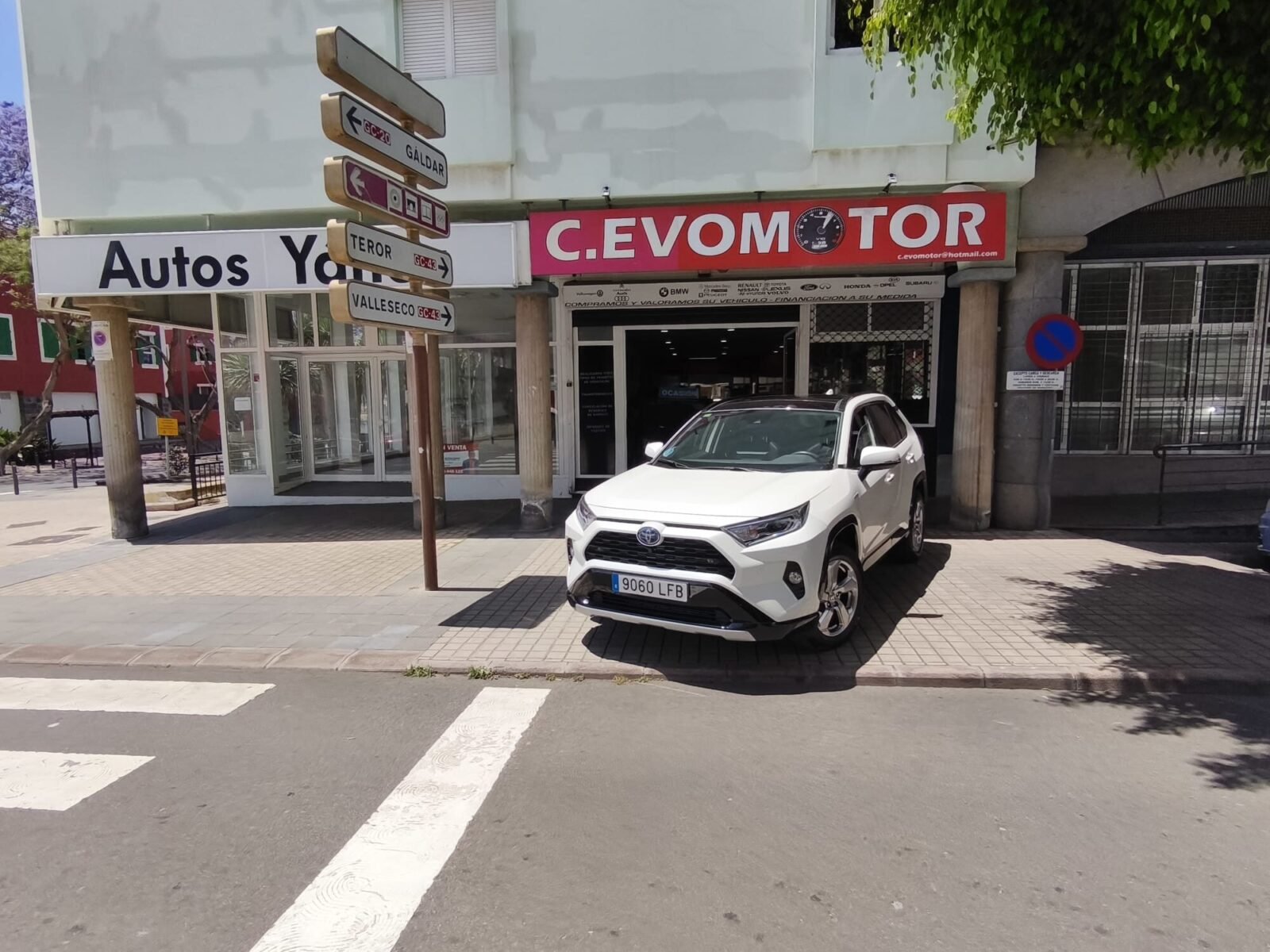 TOYOTA RAV4 LUXURY