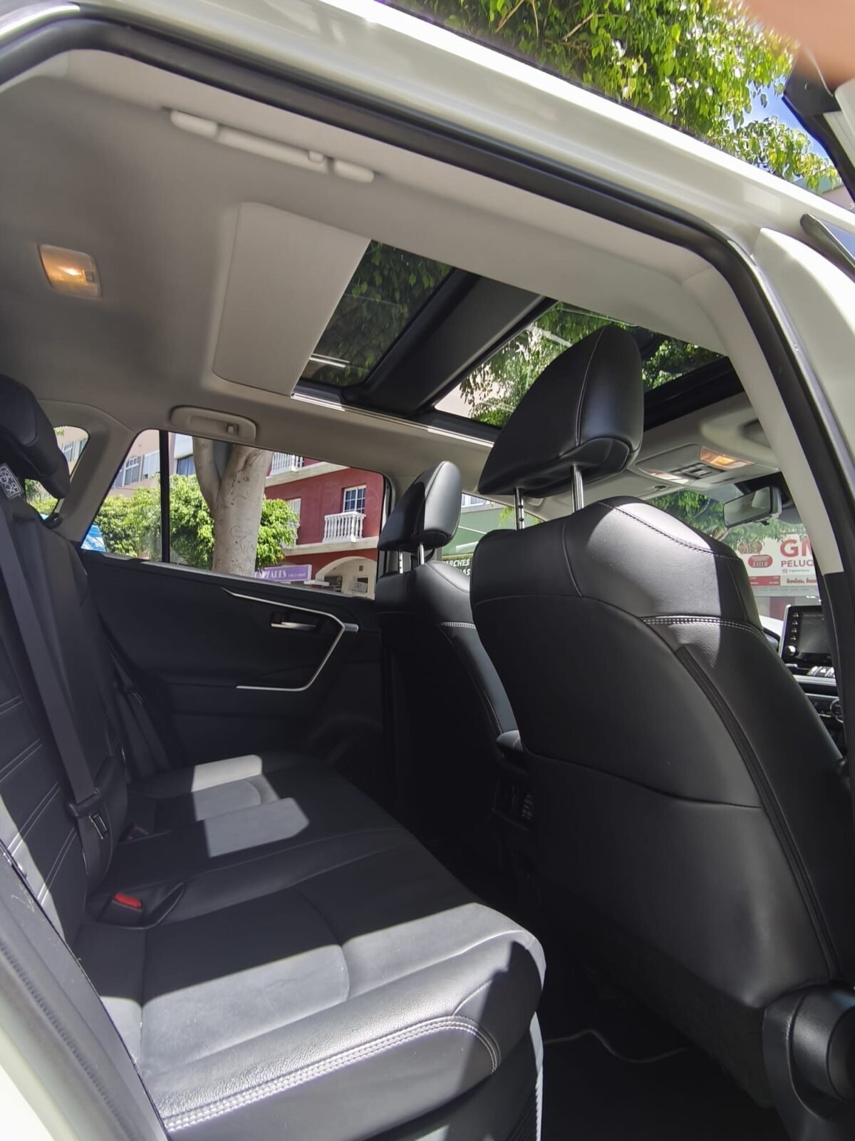 TOYOTA RAV4 LUXURY