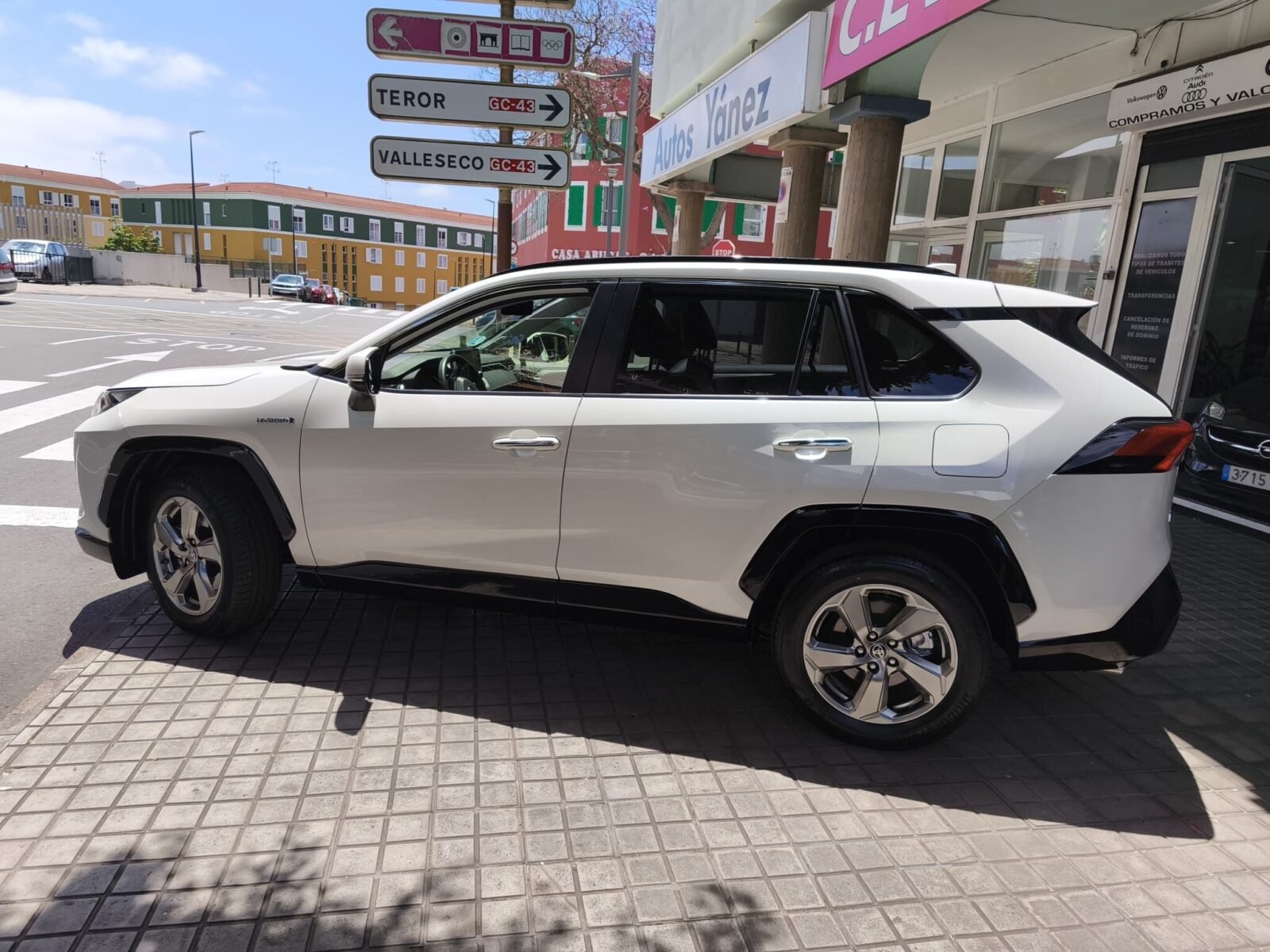 TOYOTA RAV4 LUXURY