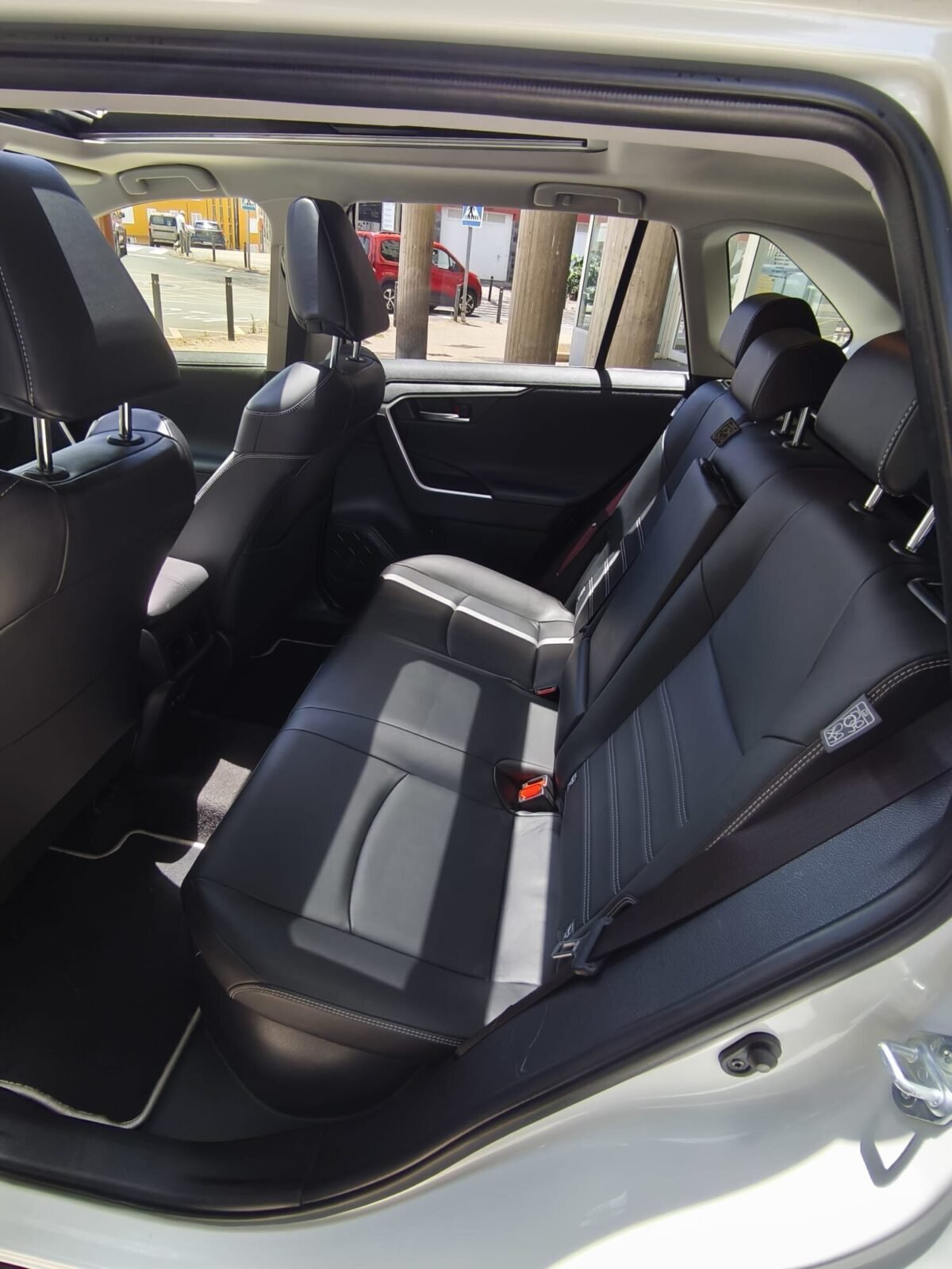 TOYOTA RAV4 LUXURY