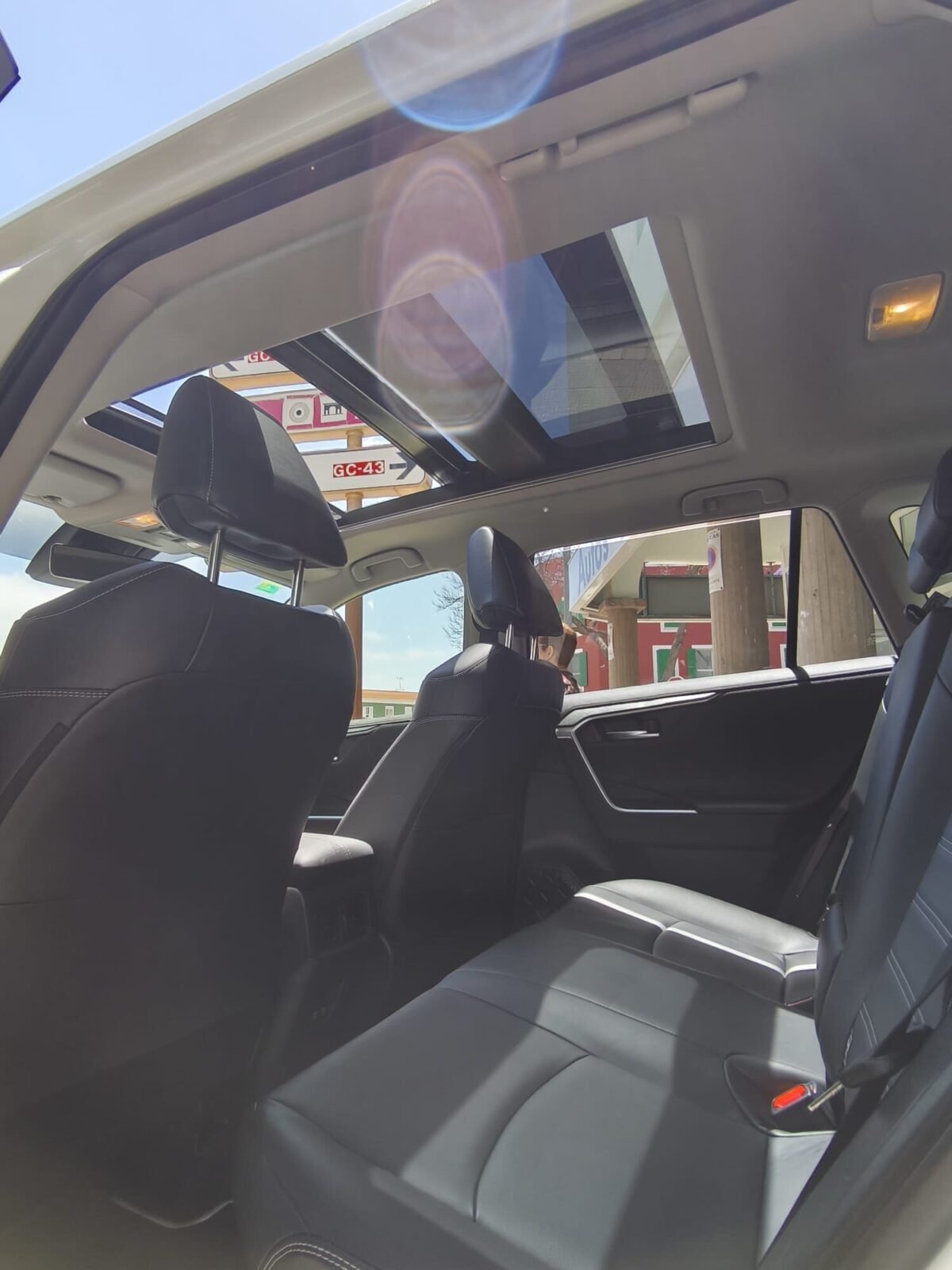TOYOTA RAV4 LUXURY