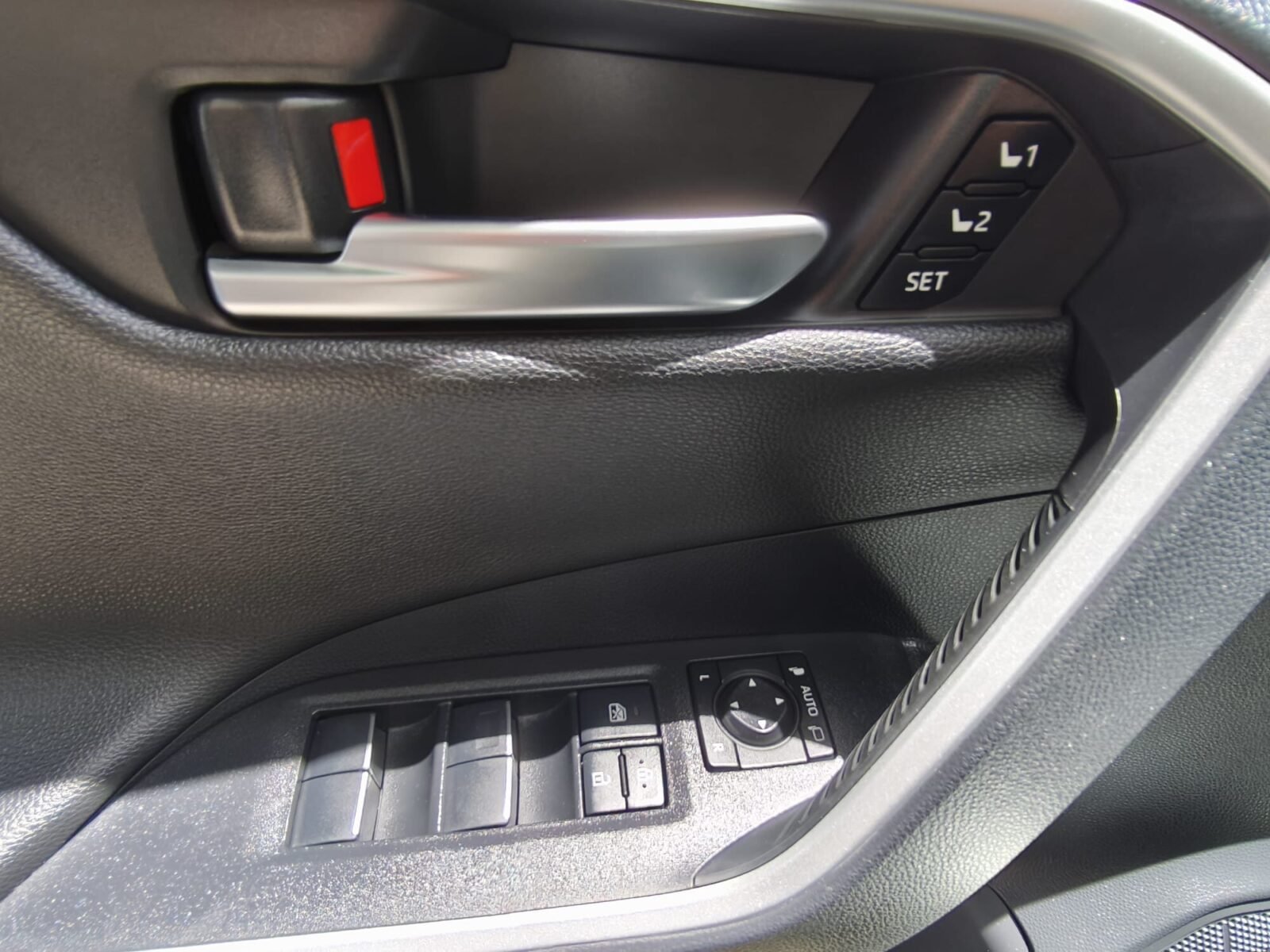 TOYOTA RAV4 LUXURY