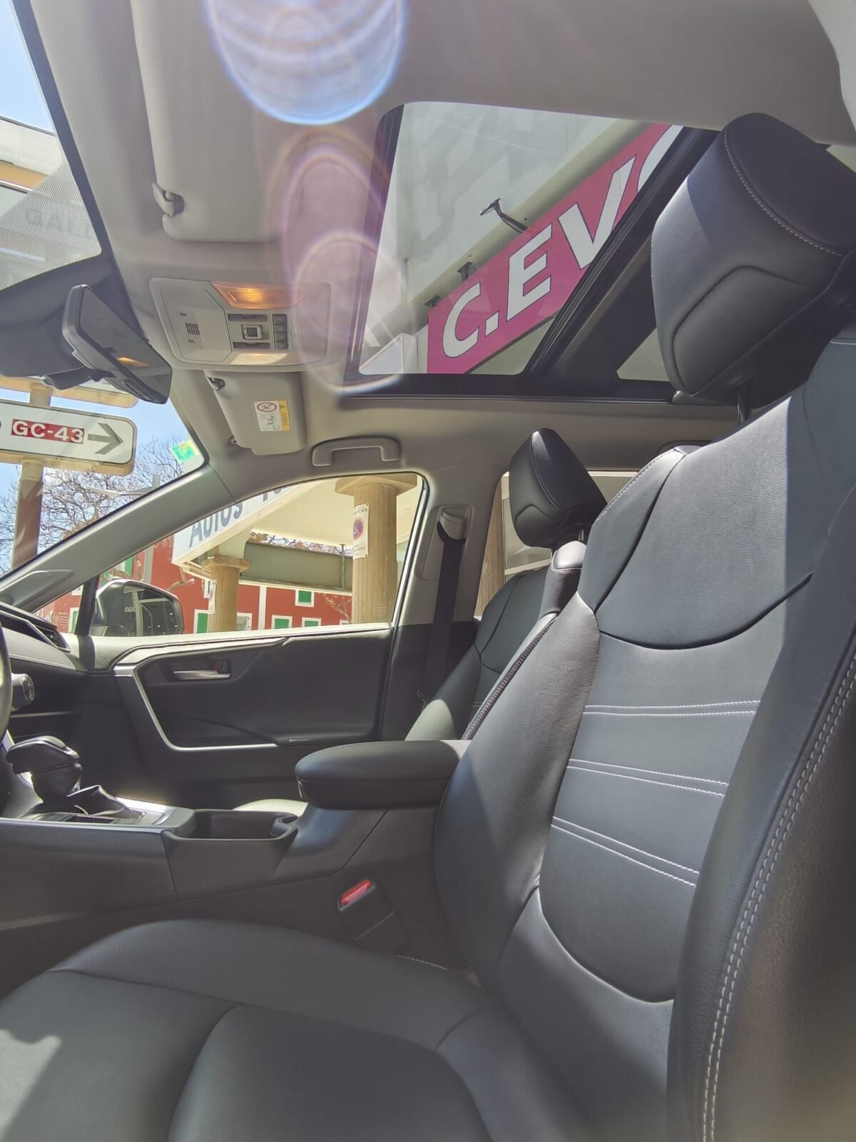 TOYOTA RAV4 LUXURY