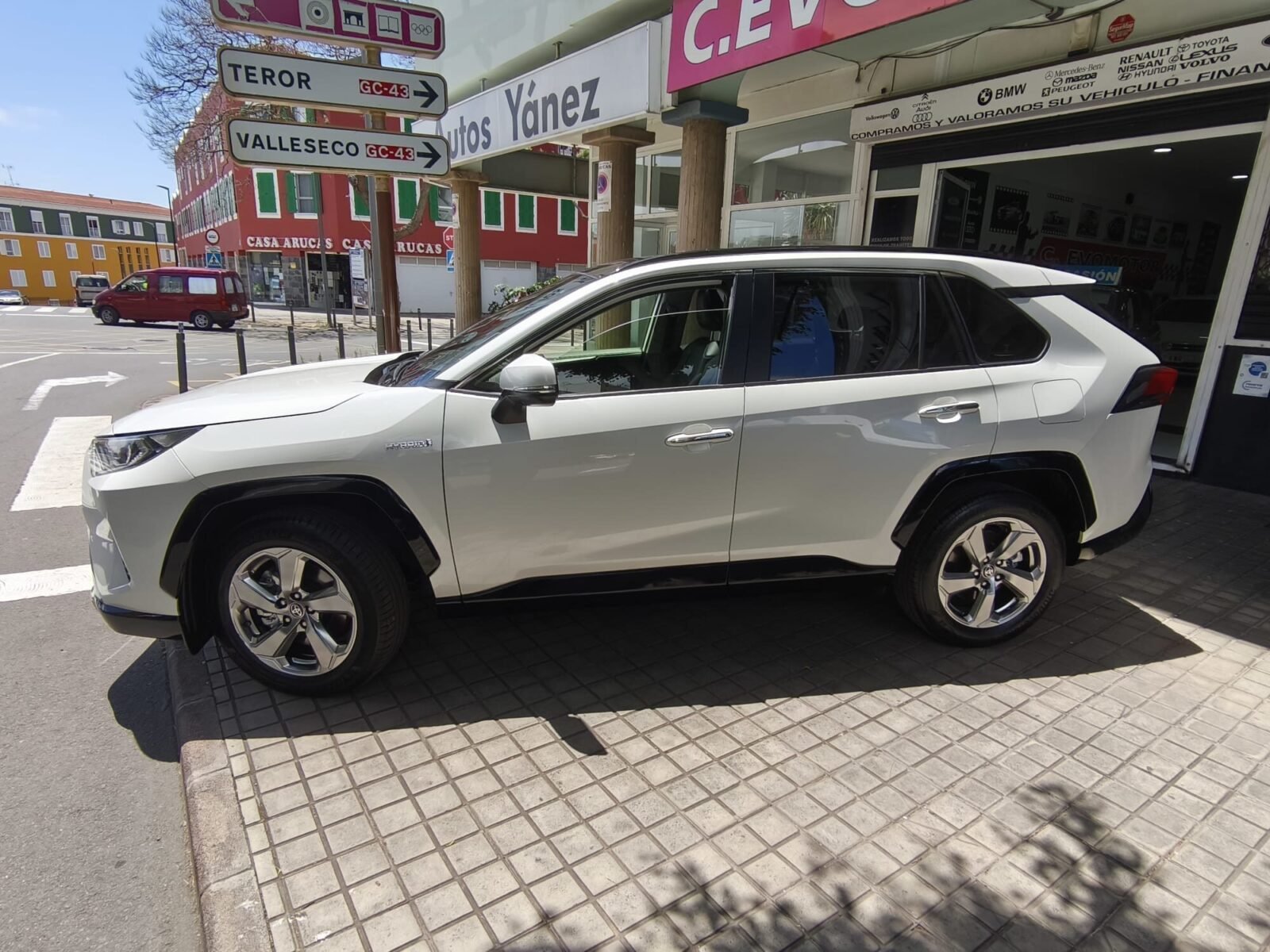 TOYOTA RAV4 LUXURY