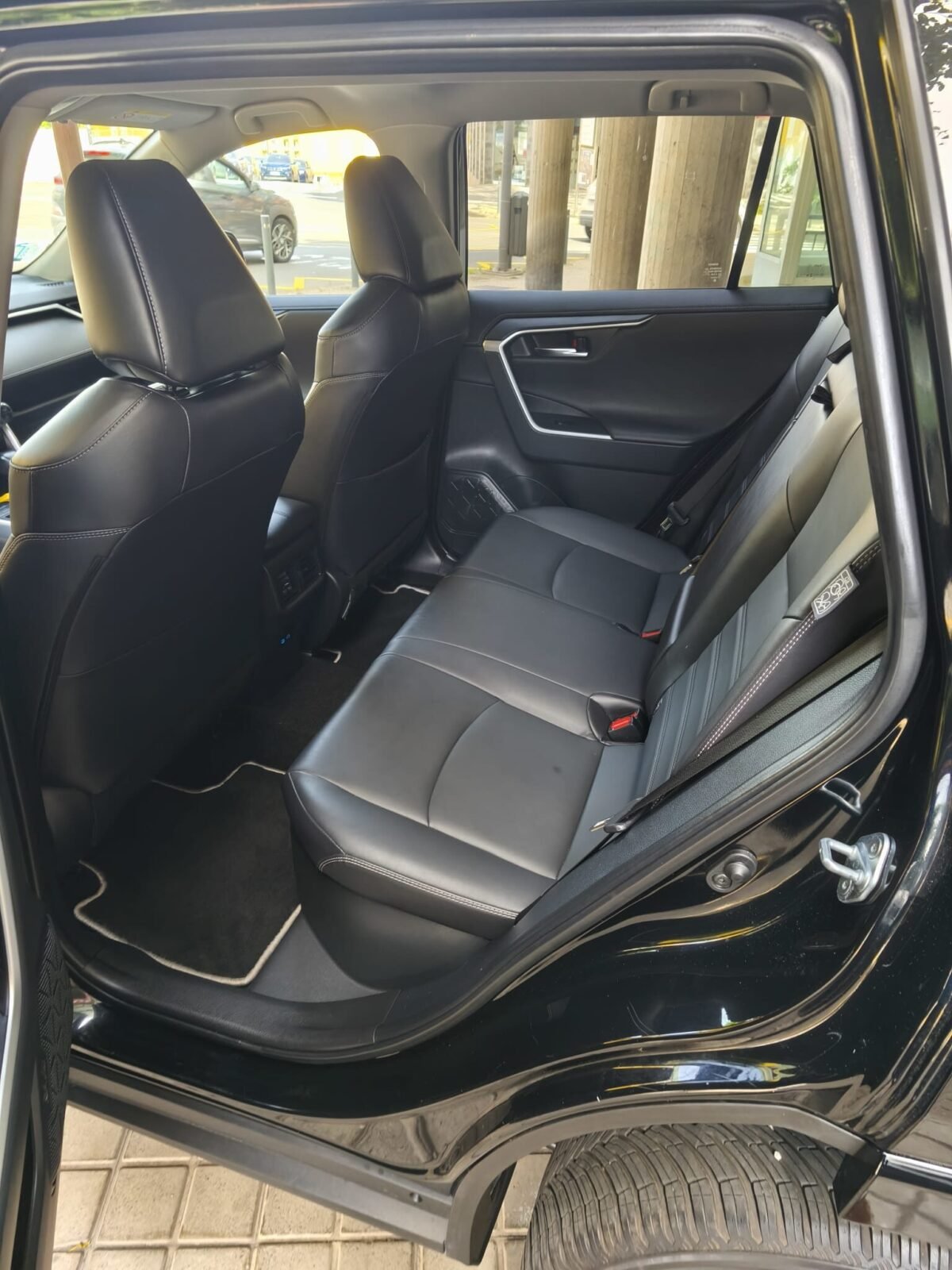 TOYOTA RAV4 LUXURY