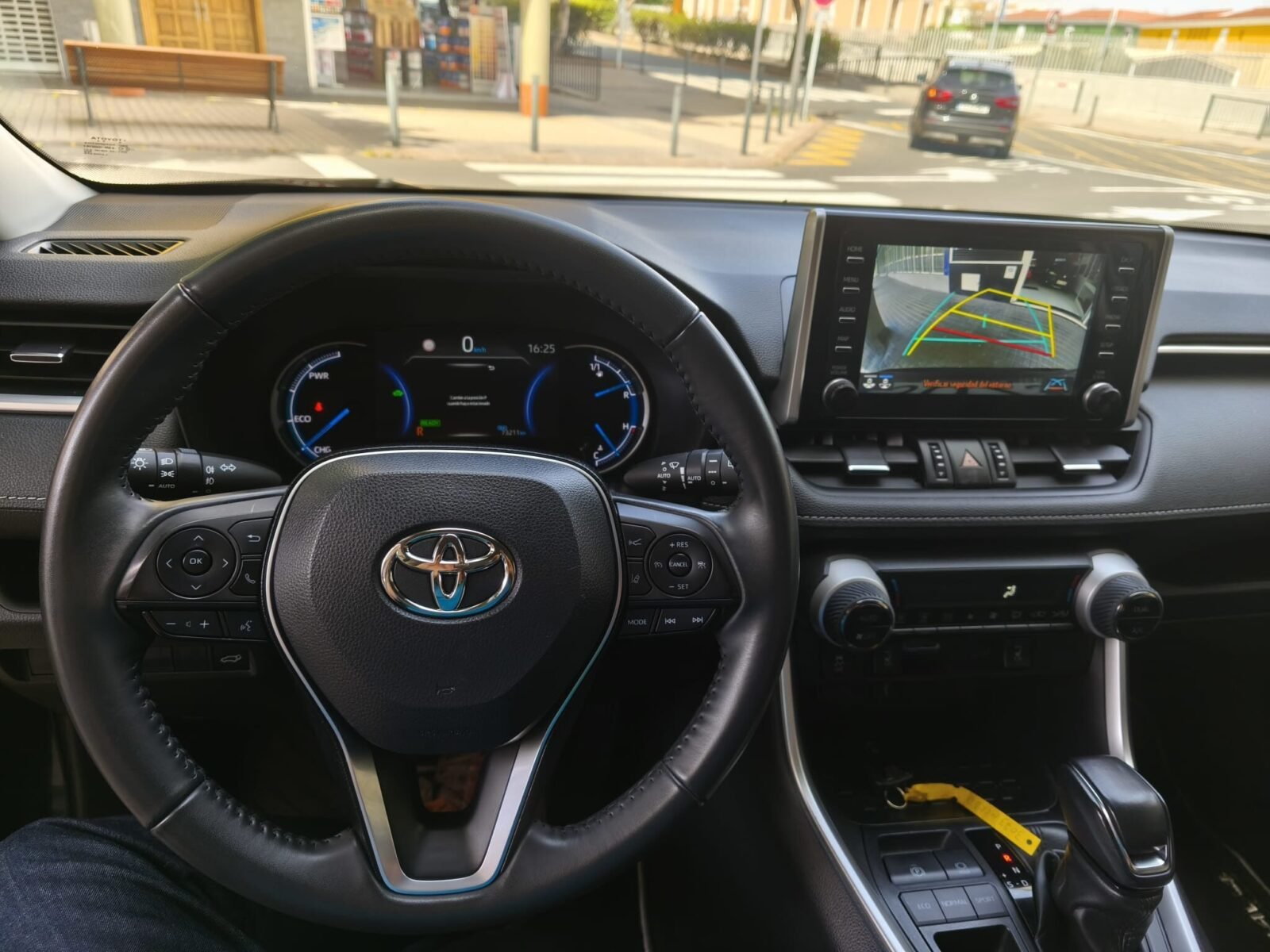 TOYOTA RAV4 LUXURY