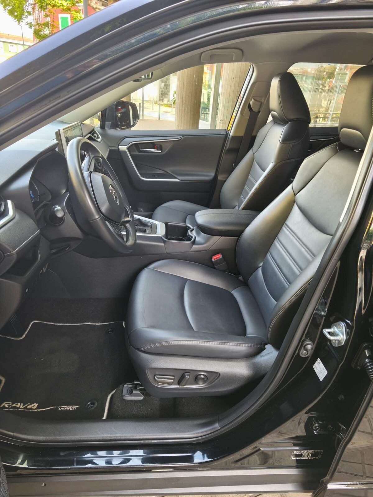 TOYOTA RAV4 LUXURY