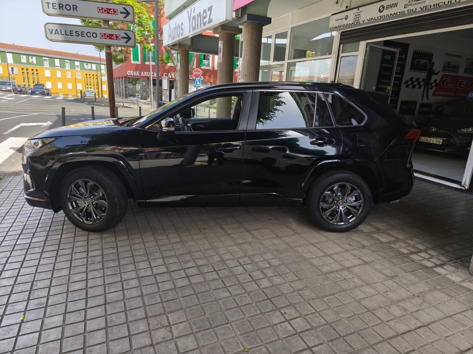 TOYOTA RAV4 LUXURY