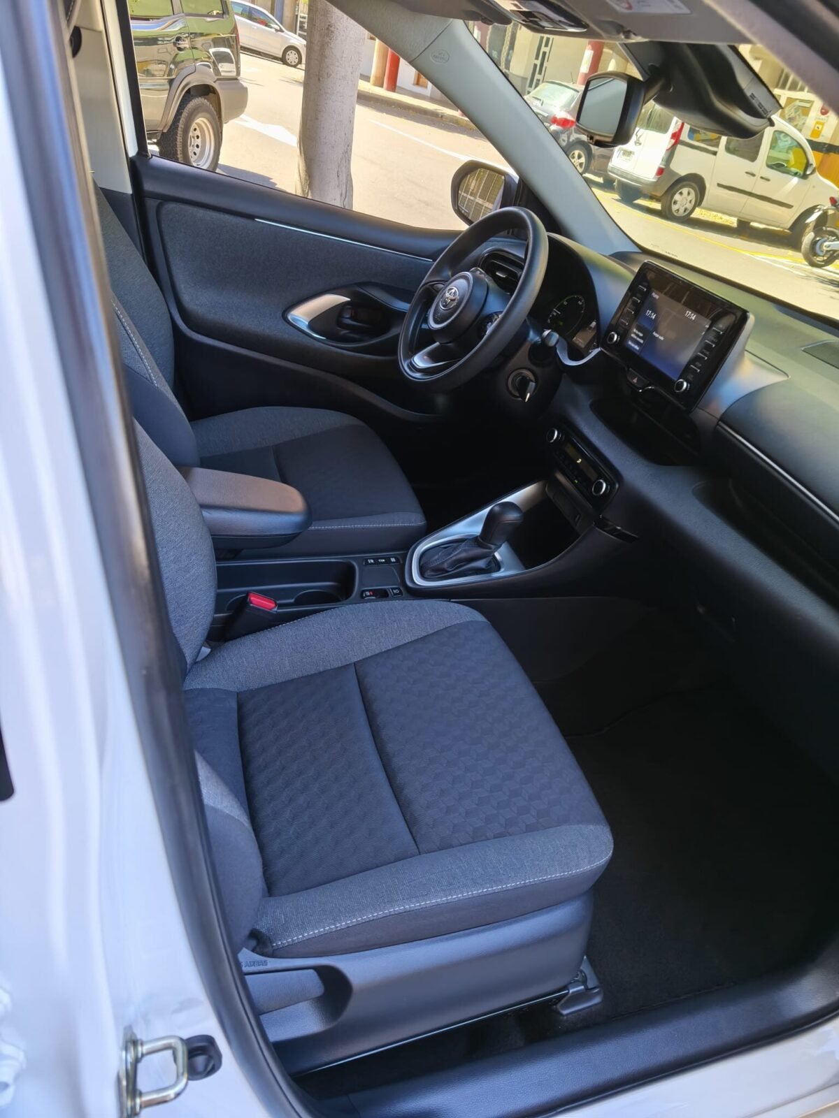 TOYOTA YARIS 1.5 120 H ACTIVE