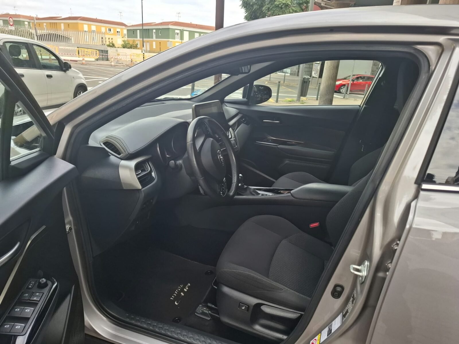 TOYOTA C-HR ADVANCE